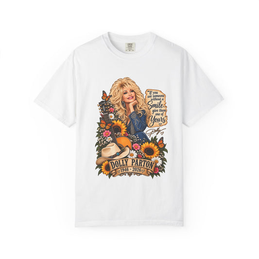 Dolly Parton T‑Shirt Portrait with 'Smile' Quote