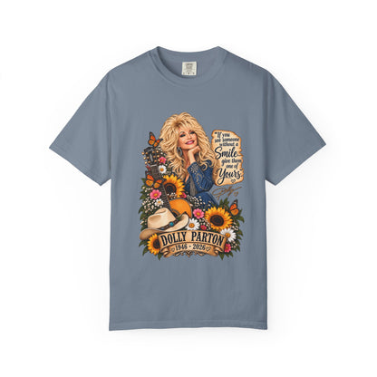 Dolly Parton T‑Shirt Portrait with 'Smile' Quote