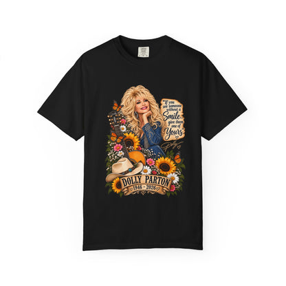 Dolly Parton T‑Shirt Portrait with 'Smile' Quote