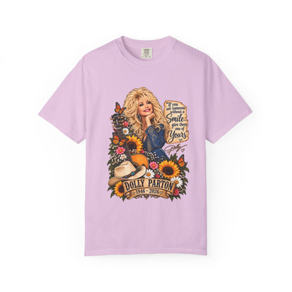 Dolly Parton T‑Shirt Portrait with 'Smile' Quote
